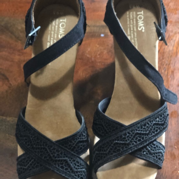 Toms - Picture 2 of 2